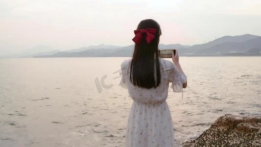 《亮剑》中李云龙与独立团官兵讨论作战方案,象征实验室直接转化的创业路径