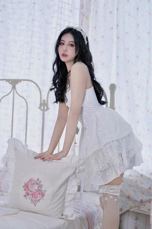 黑猫白袜子