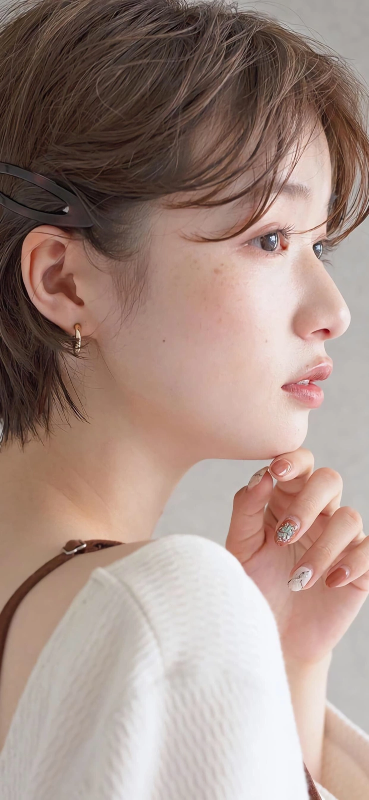杨紫《家业》座谈会盘发造型 温婉气质如何演绎新剧看点