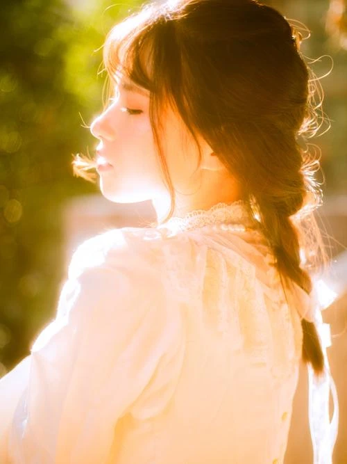 周冬雨忆初入行性格内向难融入 幕后花絮揭秘