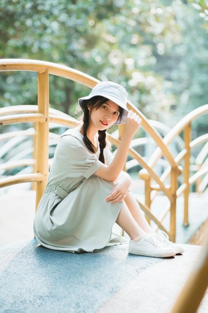 动漫阴森病院走廊场景截图