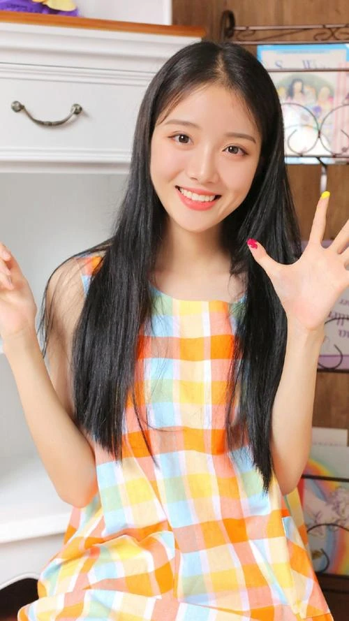 星际穿越黑洞卡冈图雅与飞船的剧照,周围有吸积盘和时光弯曲效果