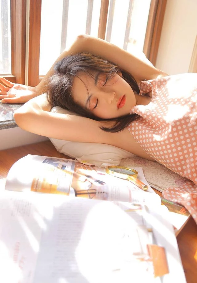 小楼藏月