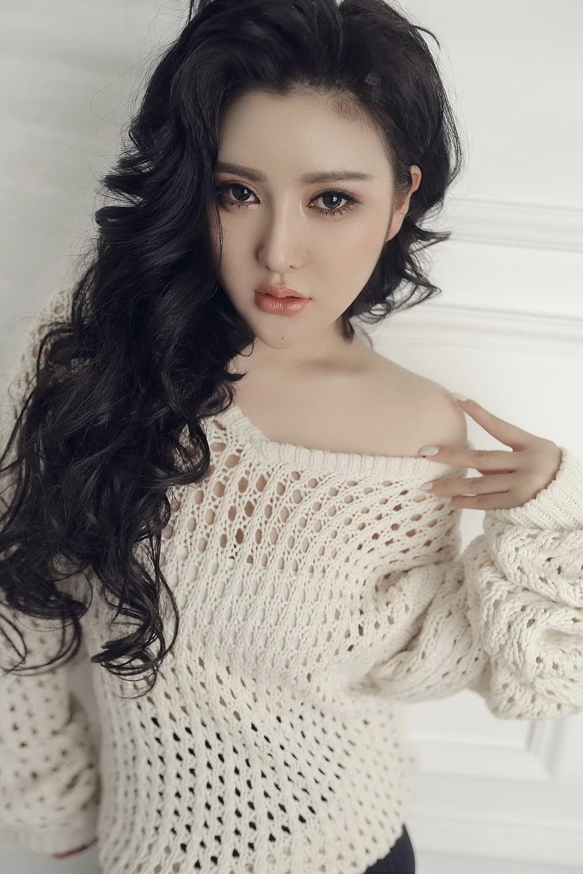 赵露思AI换脸打扑克视频真相 热议剧情疑点