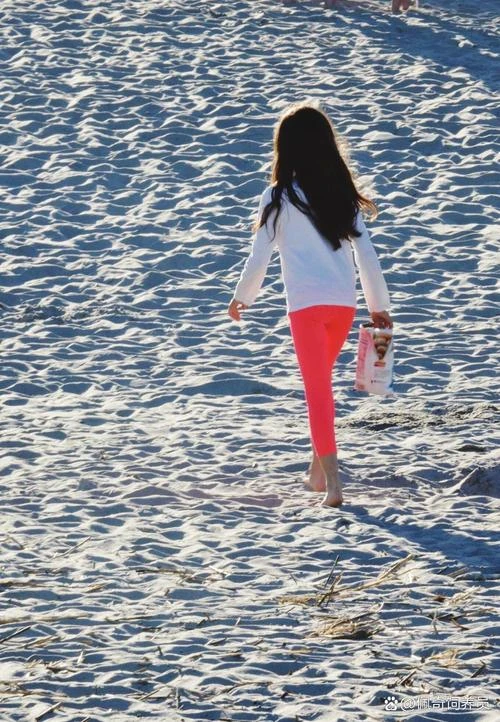 周星驰《功夫女足》热血海报,女主角凌空倒钩射门姿态震撼