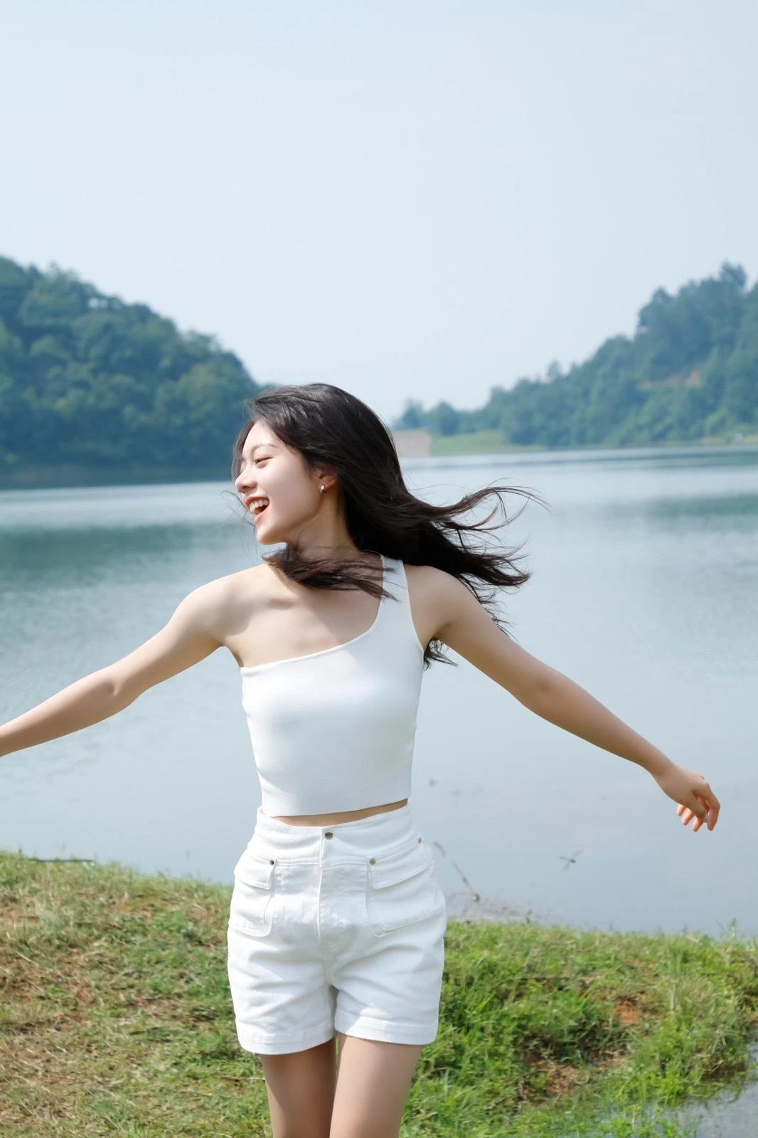 蜉蝣寄长歌