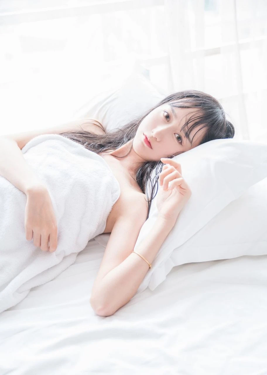 基金托管人监督投资比例的流程图,中间是影视项目收益权结构