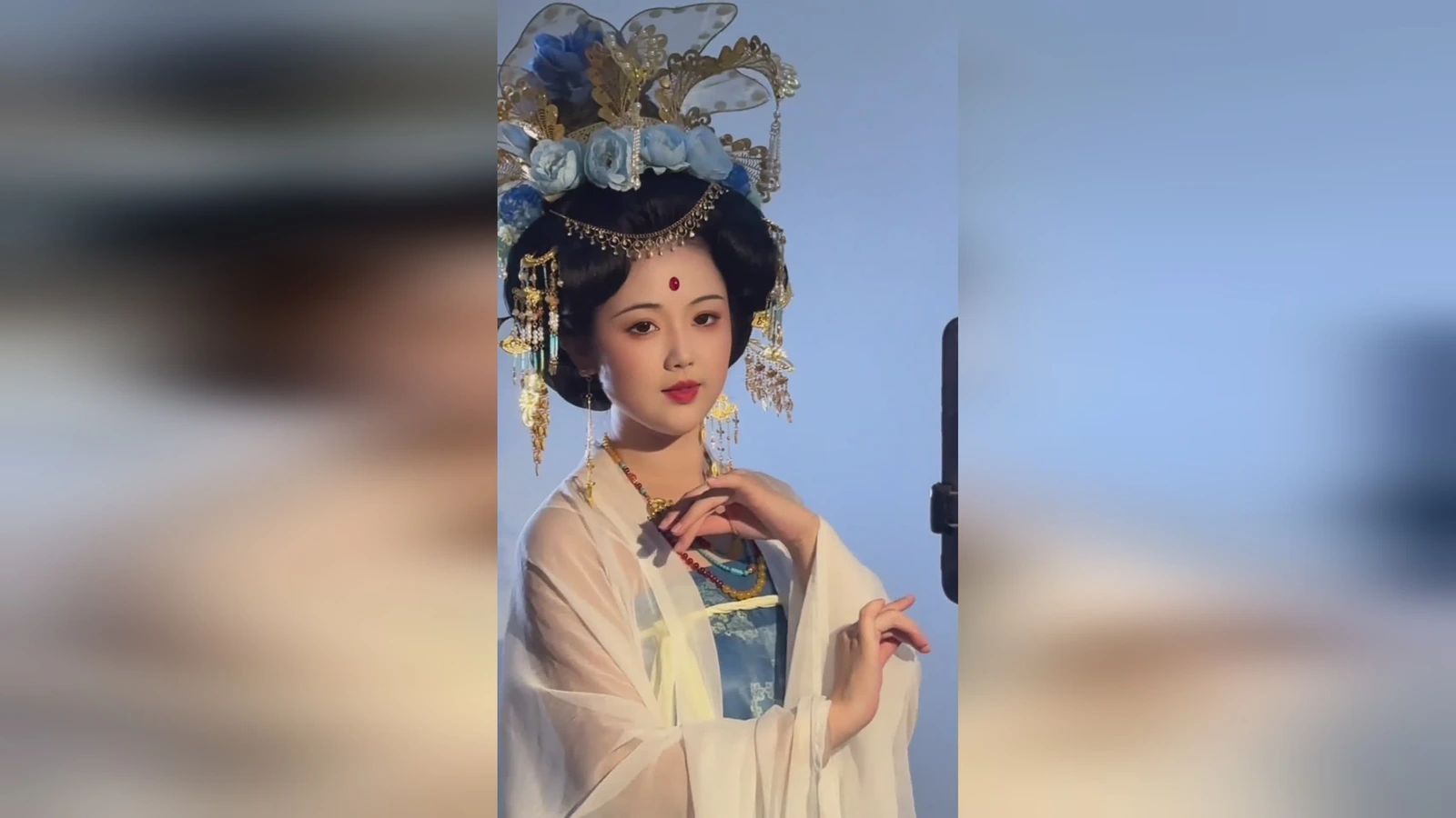 《藤子F不二雄科幻短篇剧场》全集海报,背景由11个不同色块组成代表各集主题
